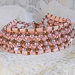 Bracelet Rose Royale avec des perles Tila Rose, des facettes et des perles nacr&eacute;es en cristal de Swarovski